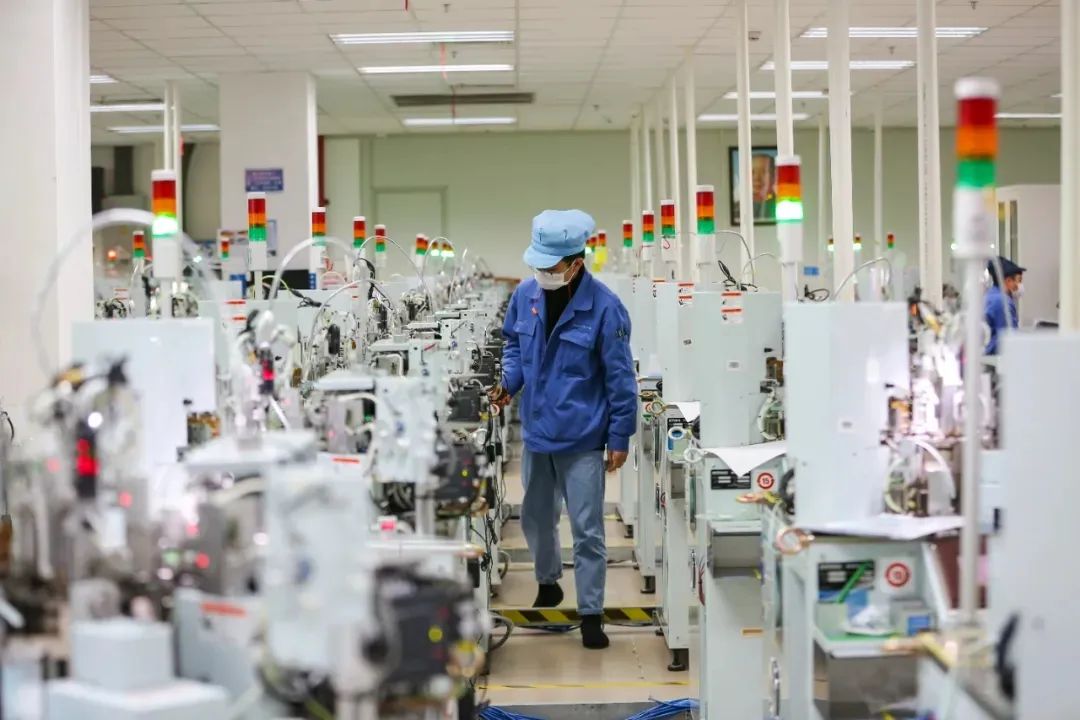 “智改數(shù)轉(zhuǎn)”賦能產(chǎn)業(yè)創(chuàng)新升級(jí)，貴陽(yáng)高新區(qū)跑出新型工業(yè)化“加速度”